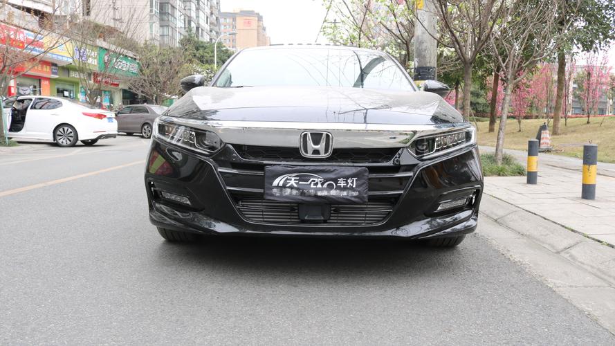 成都十代雅阁改车灯改装激光led双光透镜大灯加套件效果实拍