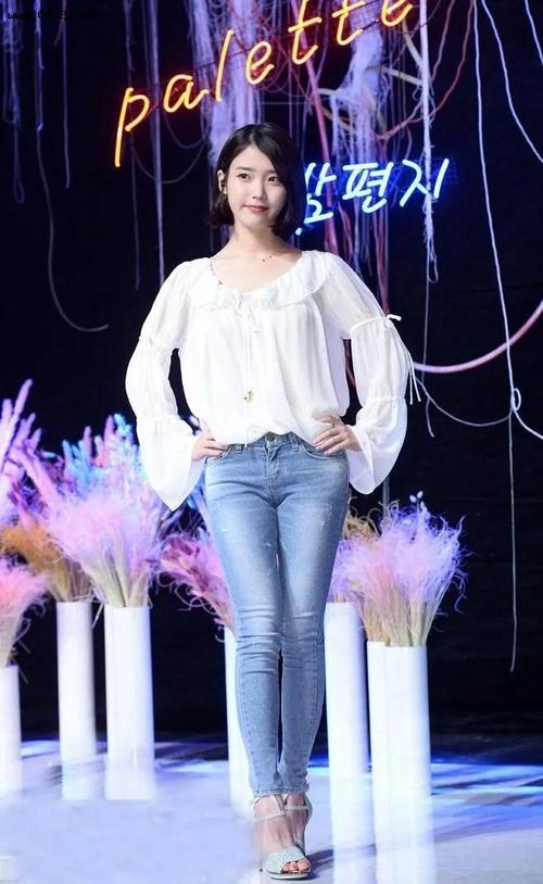 国民妹妹李知恩的牛仔穿搭,简直就是现实版的时尚大片