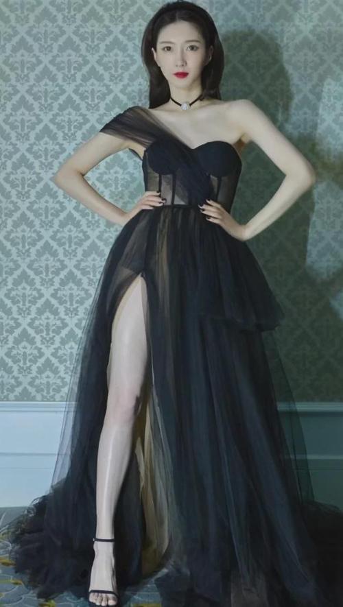 34岁江疏影一改往日御姐轻熟首次大胆尝试性感魅惑风