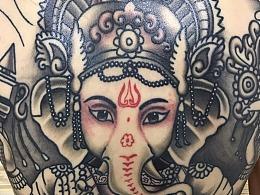 满背象神纹身 花雾刺青