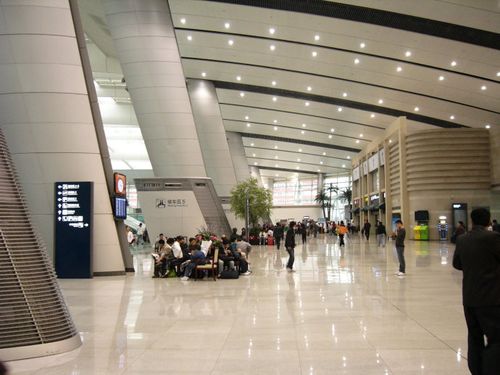这是北京南站的候车大厅,怎么感觉象在机场候机大厅