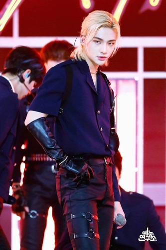 男爱豆的长发造型(韩娱)|跨越性别的美,普通人都不敢尝试的发型!