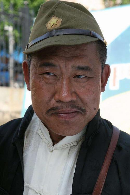 大金牙就是照片里这个演员,杜旭东.