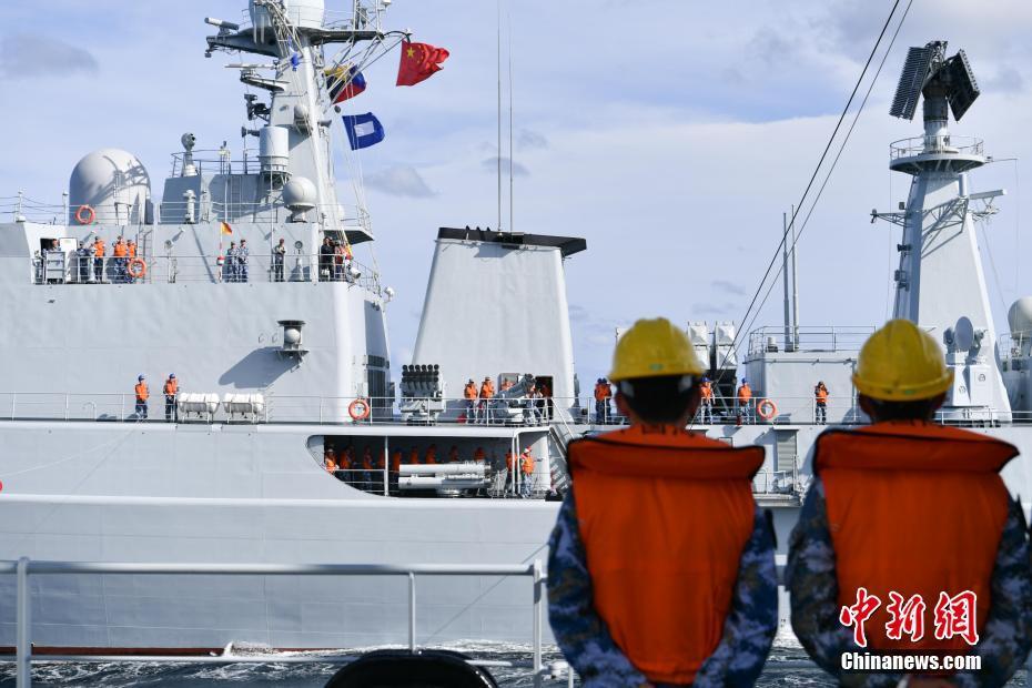 中俄联合演习 中方舰艇编队首次进行综合补给(高清组图)