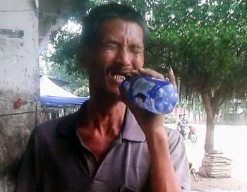 人们称他兴哥,从乐队主唱到流浪网红,背后的故事谁人愿听?