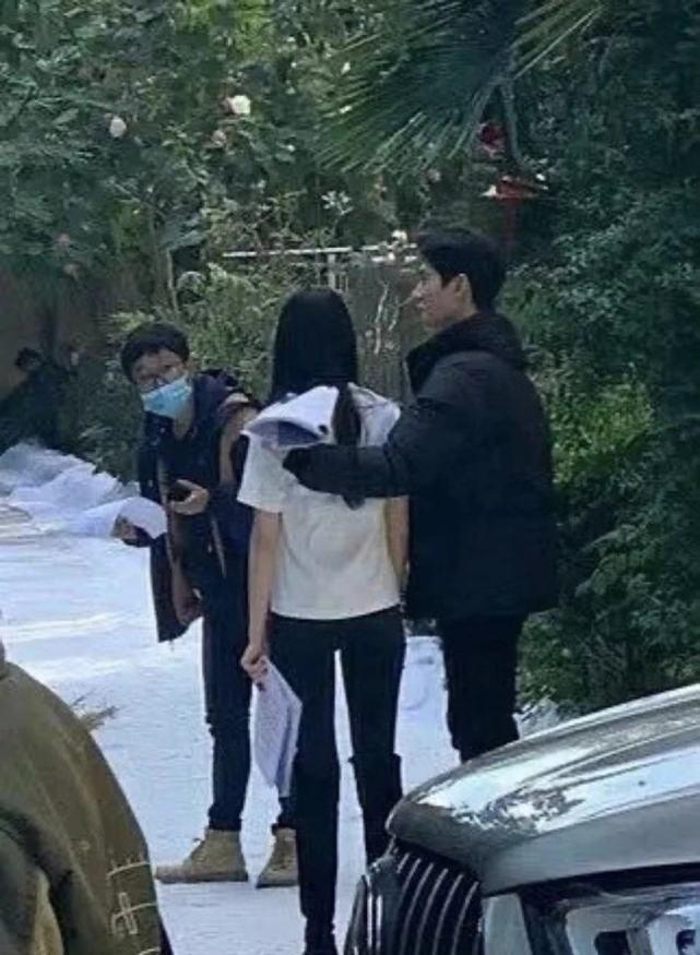 原创热巴杨洋《你是我的荣耀》婚礼路透,场景浪漫,两人候场有距离感