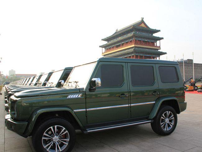 诠释军工基因北京bj80担任礼炮牵引车