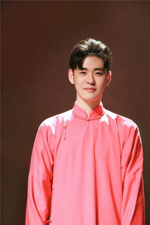 张云雷跳成德云社现象级相声演员全身数百块钢板今年拆一半