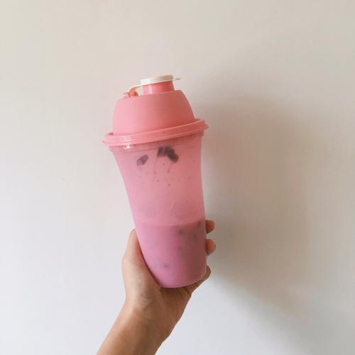 蓝莓奶昔 蓝莓77蜂蜜77酸奶77摇摇杯 因为我用的是无糖的脱脂