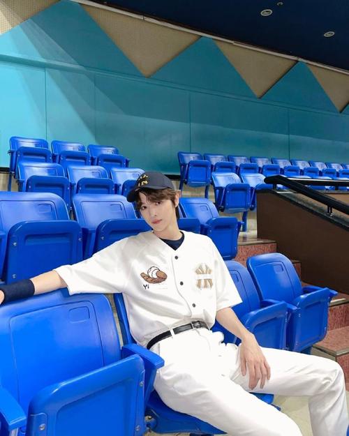 nct成员郑成灿:如橙汁一样清爽,像小鹿一样的孩子