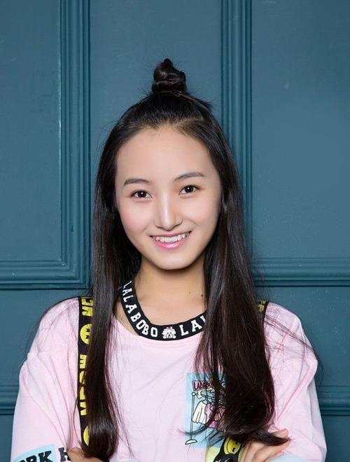 王俊凯牛欣欣疑似恋情上热搜,粉丝吐槽太离谱,路人:牛欣欣是谁