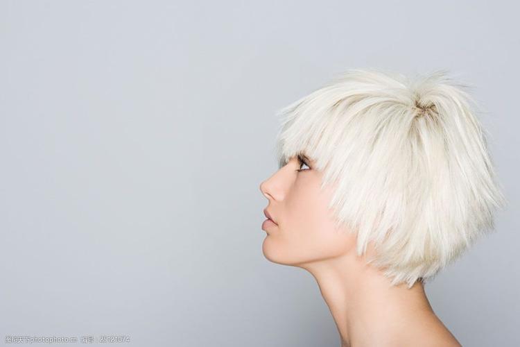 横构图 超酷 短发 白色 靓丽 裸体 裸背 秀发 美发 长发 头发 发型 柔