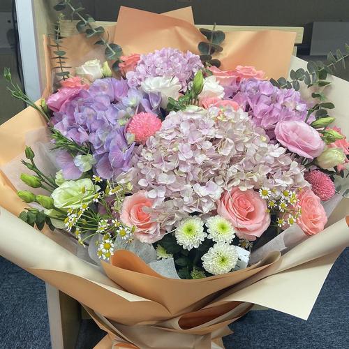 闺蜜偷偷送我的生日礼物,这是我23年来第一次收到鲜花,我好爱她