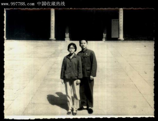 典型的五,六十年代夫妻老照片--15厘米*11厘米_第1张_7788收藏__中国