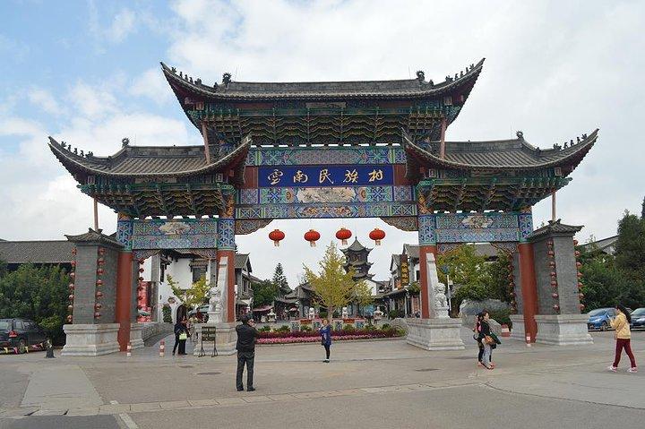 票90(不含保险),民族村很大,里面含括26个少数民族的建筑,瞎逛了一