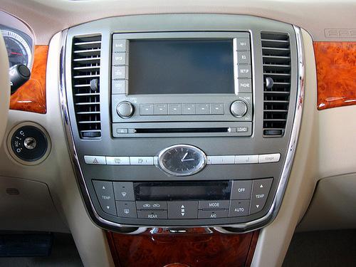 别克君越08款中控台图解