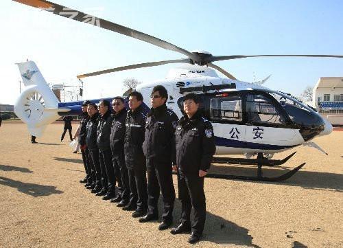 北京警用直升机空中查违章 沪警航"地空联动"已常态化