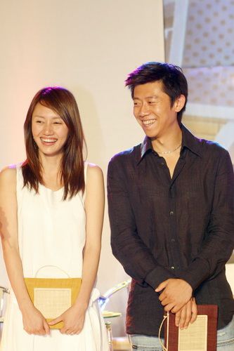 组图:夏雨袁泉蒋勤勤出席访谈节目《明星》改版