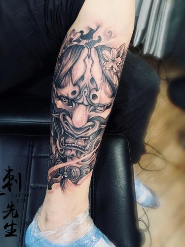 般若 腿部 脚部 新传统 作品简介:小腿般若的纹身故事