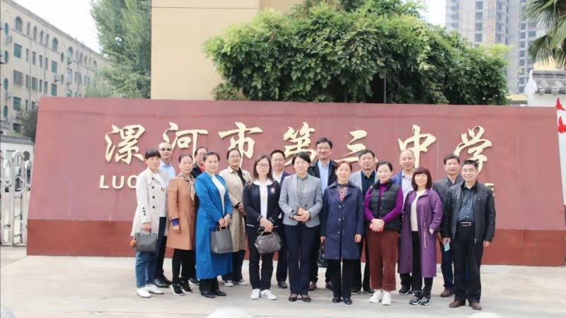 安校长带领本校及教研室部分教师到漯河三中观摩学习新教师培训