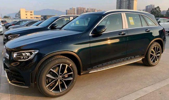 奔驰glc 300动感松石绿,行驶过程很安静,设计理念很优雅