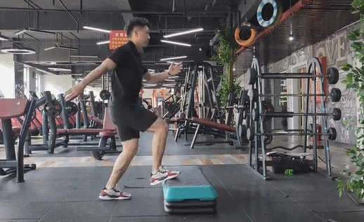 居家踏板训练计划:3个动作,让你甩掉脂肪练出漂亮身材