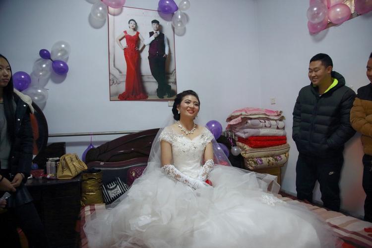 1.25.待嫁的新娘在她的闺房里.