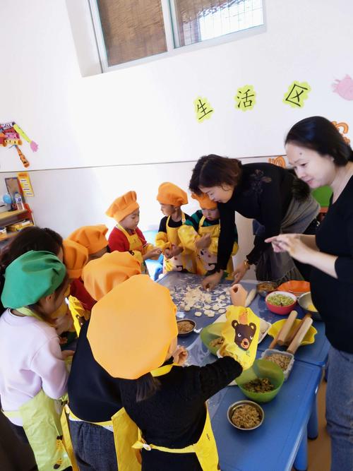 马鞍山镇中心校幼儿园果果二班 ――区域活动包饺子