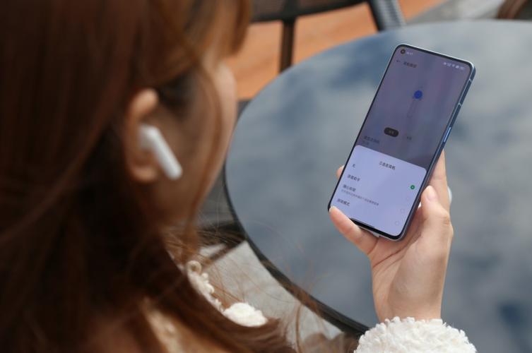 oppo enco air2最大的升级点在于音质,官方为耳机加入了独特的低音