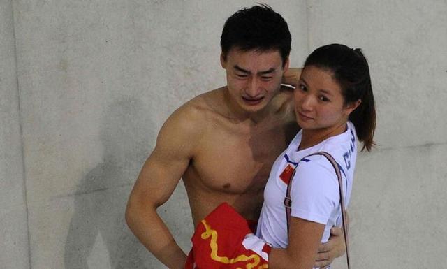 刚接受西安小伙秦凯求婚 何姿幸福晒婚纱写真(组图)