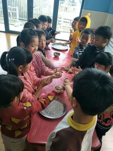 中,大班冬至搓汤圆活动 - 美篇