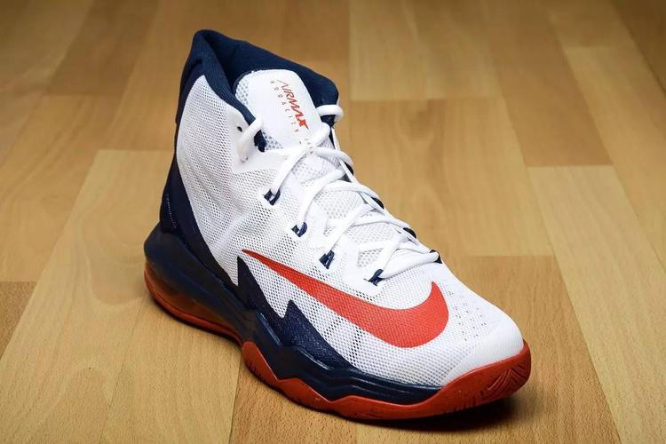 air max audacity是一双相当传统的内线篮球鞋,在后掌使用了曾经中锋