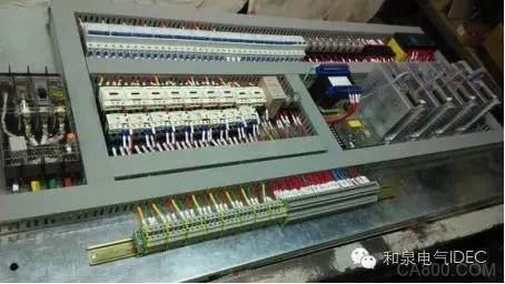 自动化生产线上的plc