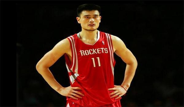 姚明有多高呢是巨人症吗