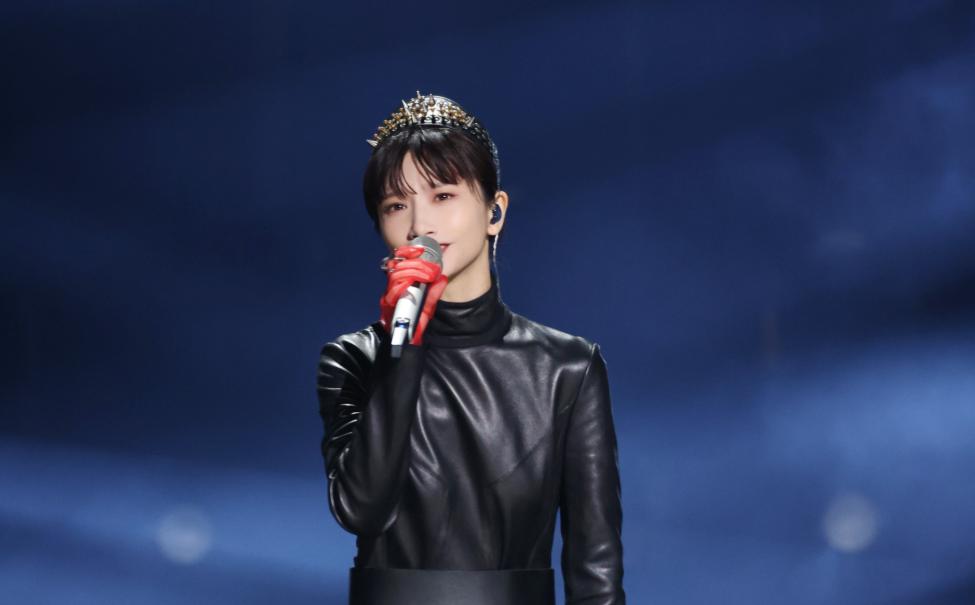 说起苏妙玲,也许会有人感到陌生,但一看到她在《快乐女声》中的亮相