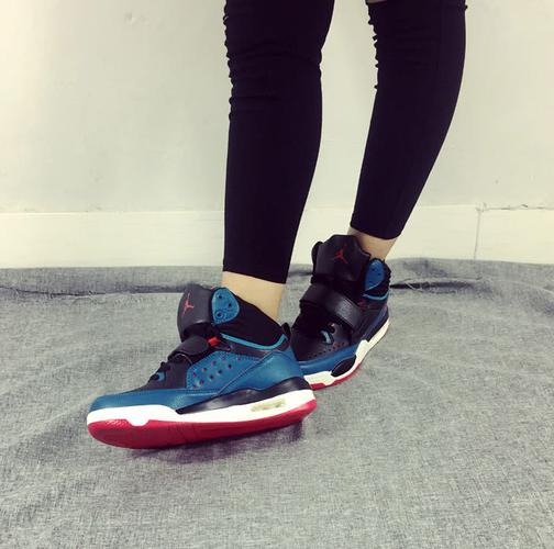 aj烂大街且贵?看看鹿晗的这双"大黄蜂",00后潮流穿搭必备