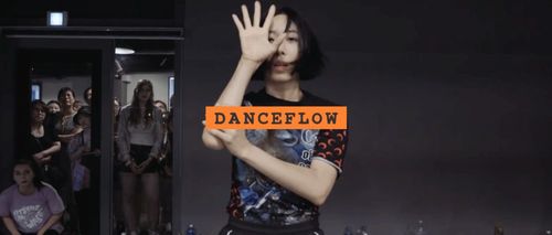 1m全能女神lia kim最新奇异风格编舞,碧梨超有feel单曲《ilomilo》
