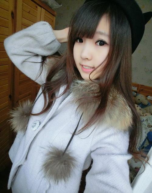 陆佳璐有个好听的昵称叫佳璐,她经常也接一些网拍的工作,所以渐渐成为