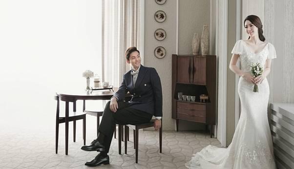韩国男演员李廷镇_结婚照