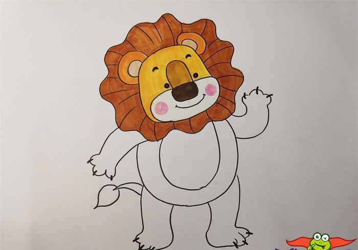 5,给狮子的身体涂上黄色,这个拟人化的小狮子是不是很可爱呢?