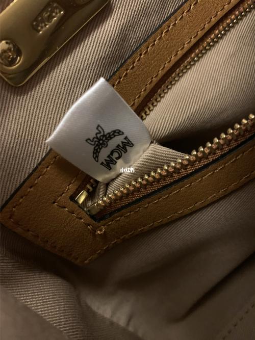 求小红薯的各位大神帮忙鉴定一下真假,找代购买的mcm波士顿小号