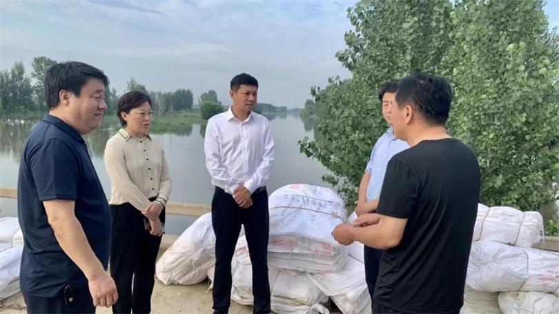 濮阳县县委副书记刘锐带队调研县城区和内河防汛工作