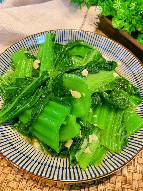 小提示: 一,芥菜加入1勺盐浸泡能洗得更干净.