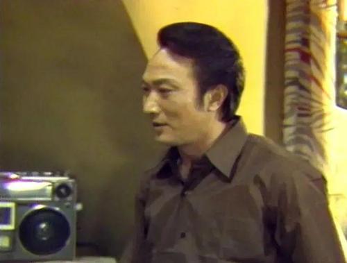 1990 年,因为出演《渴望》中的罗刚,而家喻户晓.