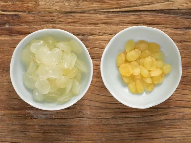 泡发后的皂角米,体积膨大5~8倍,色泽也变得晶莹透亮.