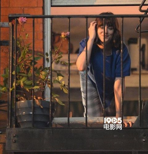 《单身指南》曝预告 达科塔·约翰逊单身享受狂欢_海外爆料_图集_电影