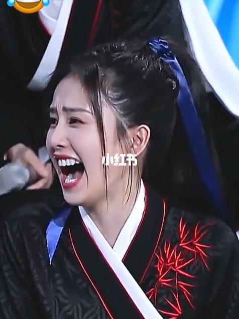 白鹿真的是笑的肆无忌惮,这魔性笑声太有感_娱乐圈热点追踪_娱乐_明星