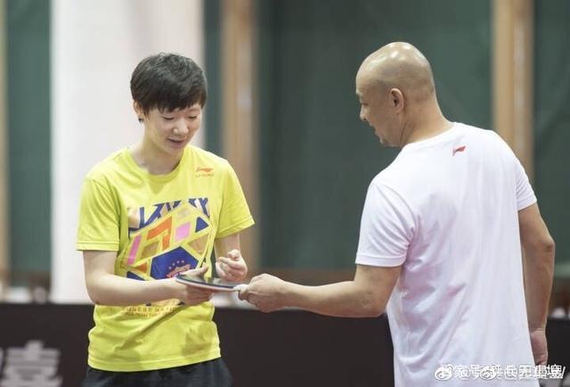 王曼昱和主管教练肖战