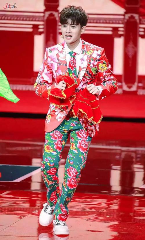 最帅任嘉伦穿花衣服了