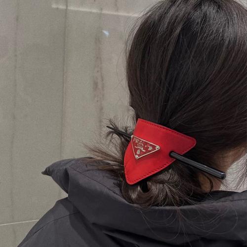 20新款p家三角标真皮发簪Ιprada网红博主中国风花木兰走秀款发夹